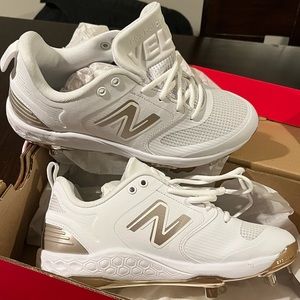 New Balance Women’s VELO X Fresh Foam V3 Metal Softball Cleats - size 8.5